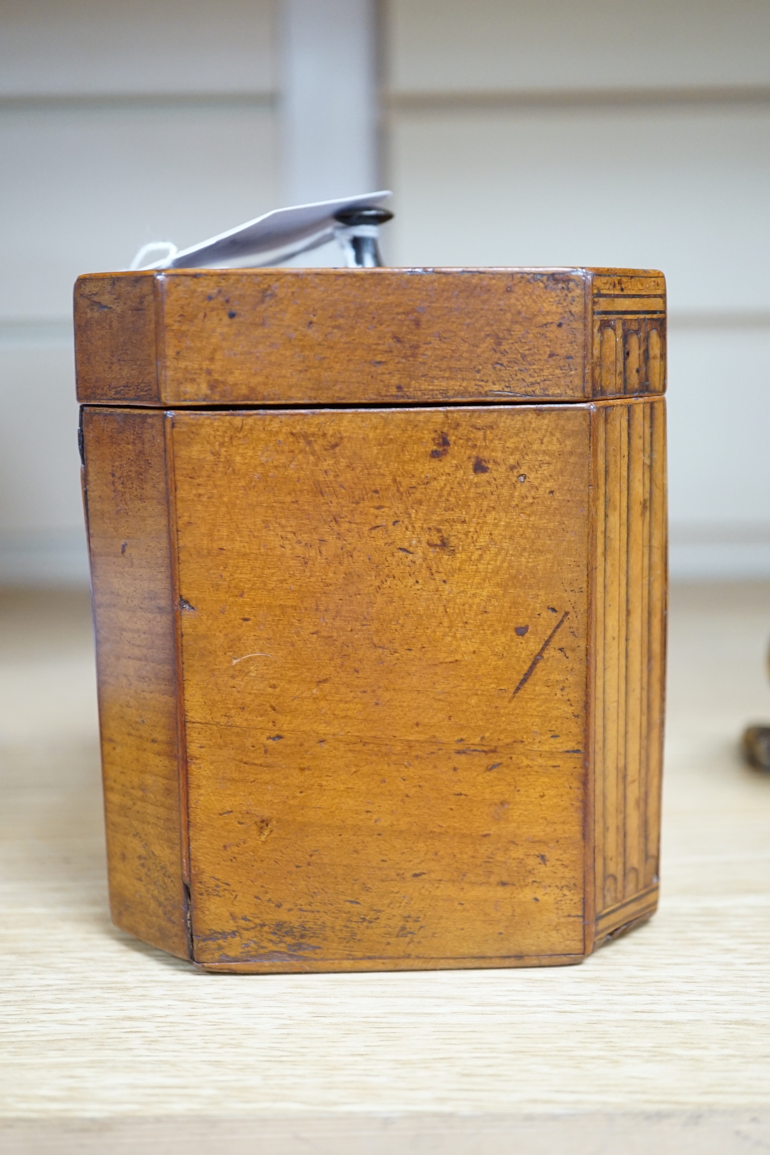 A George III octagonal shell marquetry tea caddy, 12.5cm high